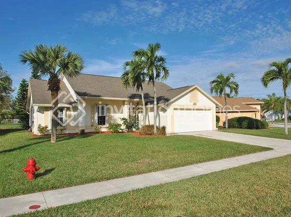 3754 Woods Walk Blvd, Lake Worth, FL 33467