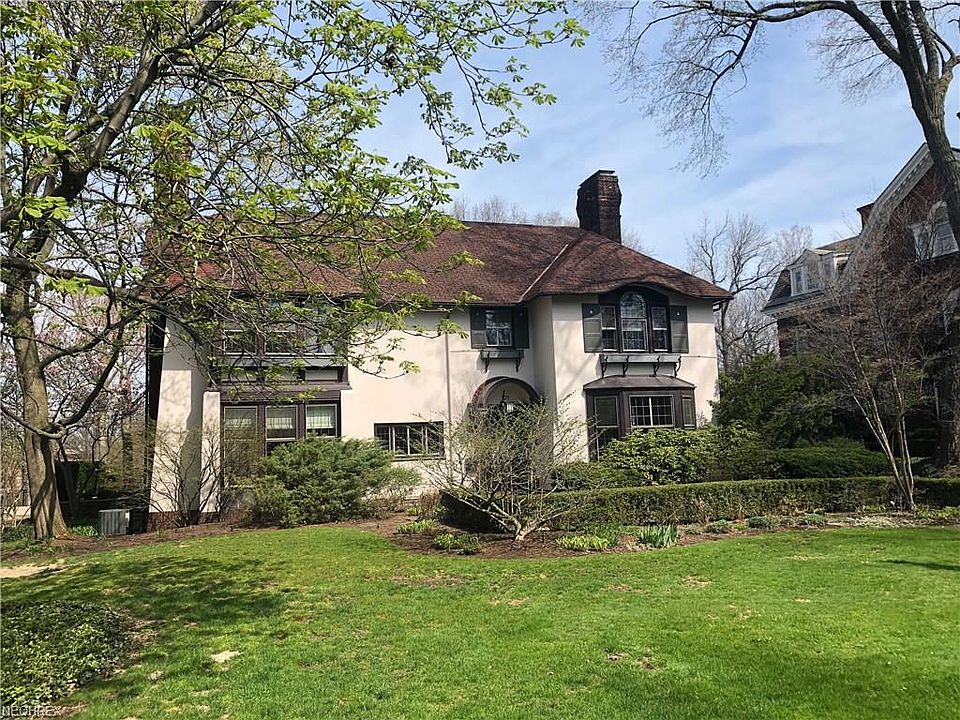 1st image of 2025 Chestnut Hills Dr