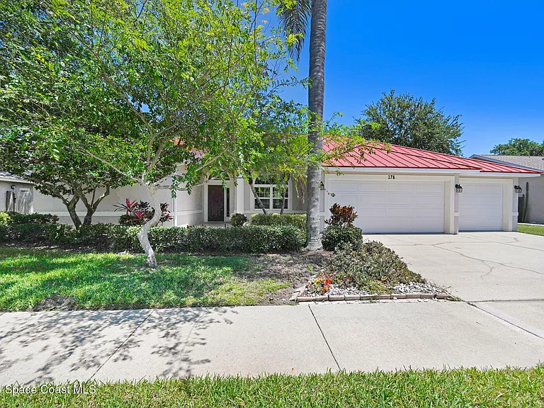 178 Cove Loop Dr — Photo 1
