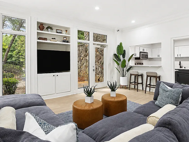 Avana Court — Photo 7