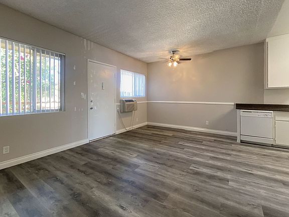 4th image of 8437 Tobias Ave #22