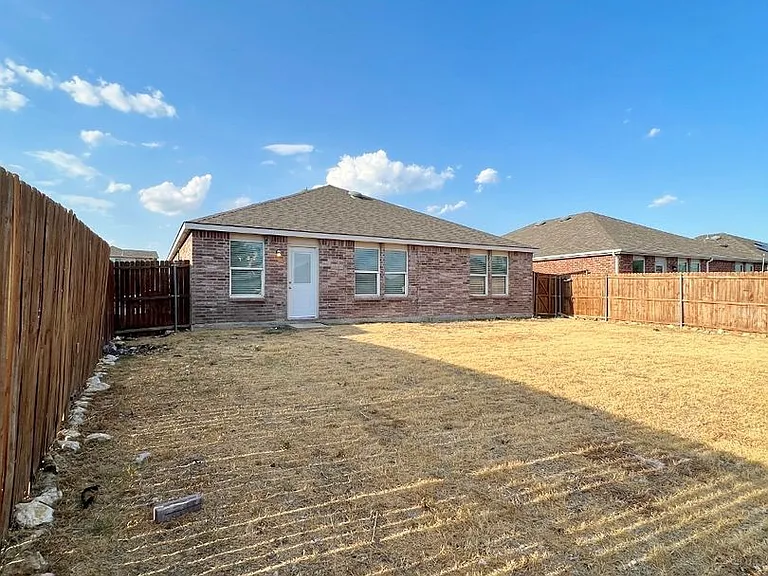 5825 Mountain Bluff Dr — Photo 8