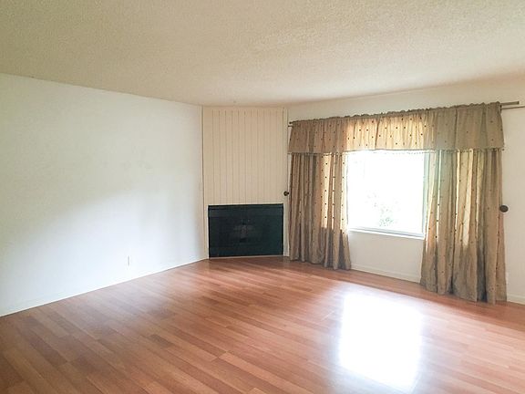 4th image of 1206 Weepinggate Ln