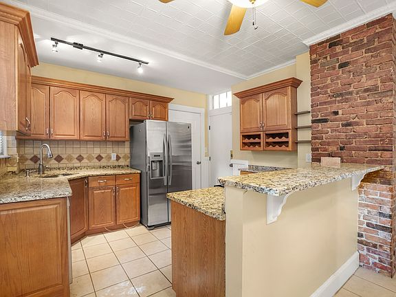 5th image of 83 Green St #1