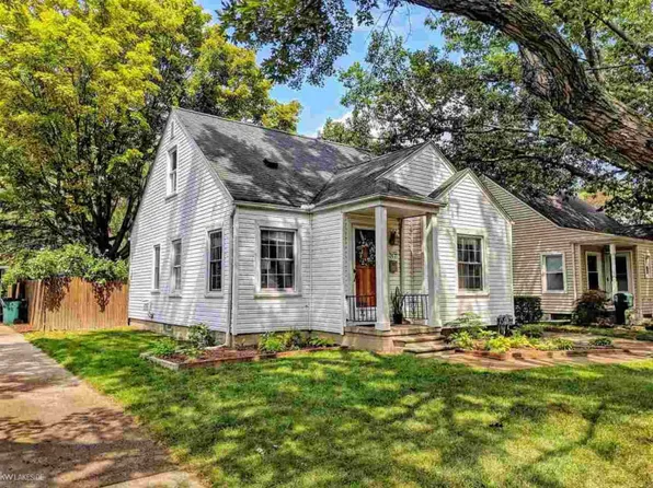 579 E Baker Ave, Clawson, MI 48017