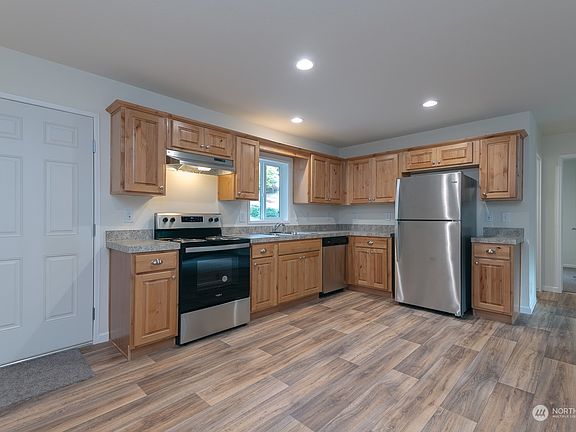 4th image of 100 E Hillcrest Drive