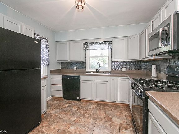 4th image of 1137 Bell Ct