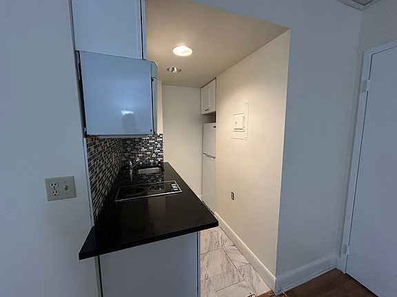 2nd image of 60 Strawberry Hill Ave Unit 1209