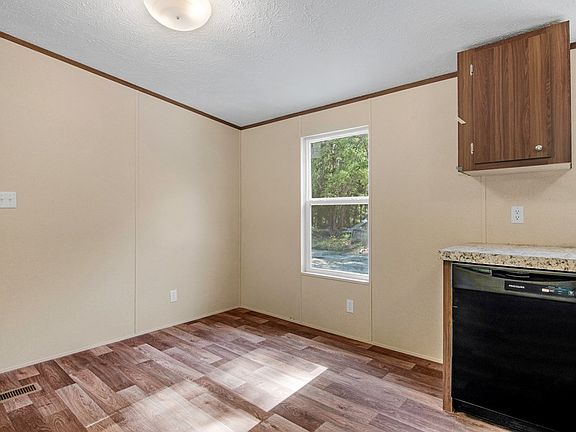 5th image of 267 Rodman Rd