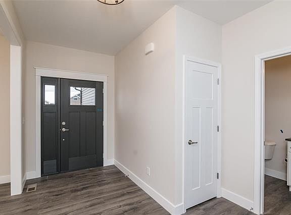 3rd image of 204 Ellington Ct
