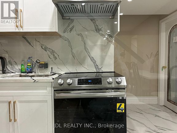 5th image of 62 Banstock Dr Room 5