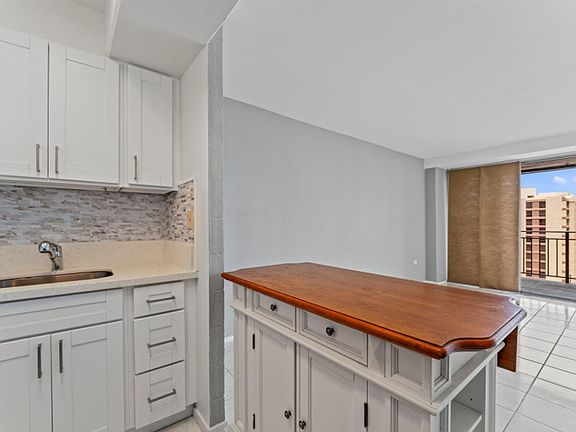 3rd image of 1415 Victoria St APT 1002