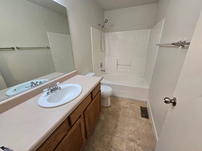 215 Meadowood Ct #A — Photo 13