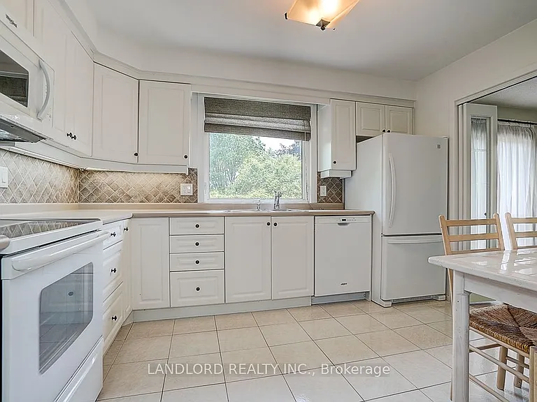2294 Wyandotte Dr — Photo 21