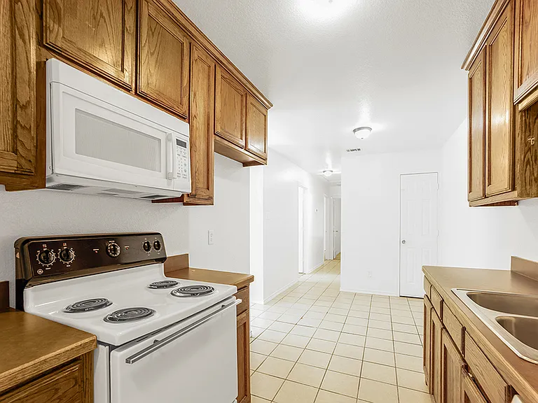 315 Isbell Rd — Photo 8