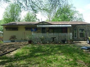 408 Park Dr, Bonner Springs, KS 66012