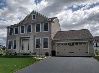 29 Sutton Dr, Cohoes, NY 12047
