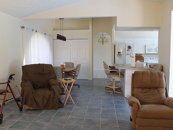5th image of 2301 SE Heathwood Cir