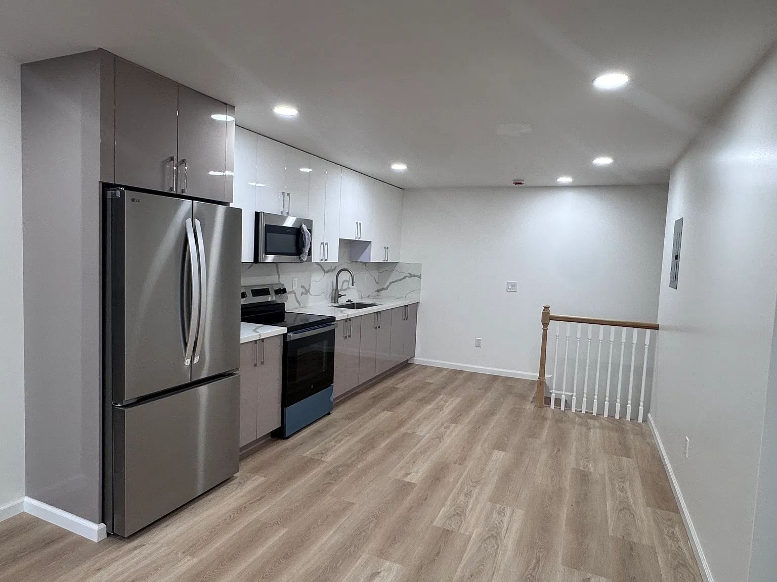 6 bed, 2400 sqft, $6,500 — Photo 3