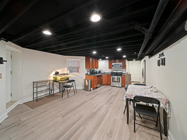 5009 W Montrose Ave #G — Photo 6