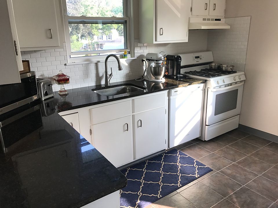 1st image of 4325 Clark St