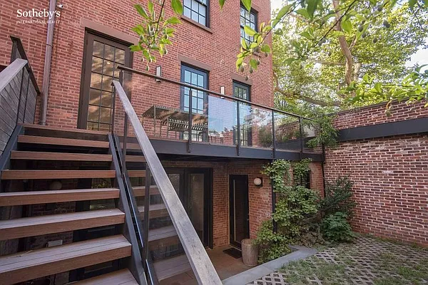 Sold by Sotheby's International Realty | media 11