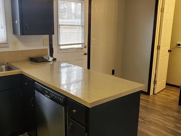 1004 E Joseph Ave — Photo 5