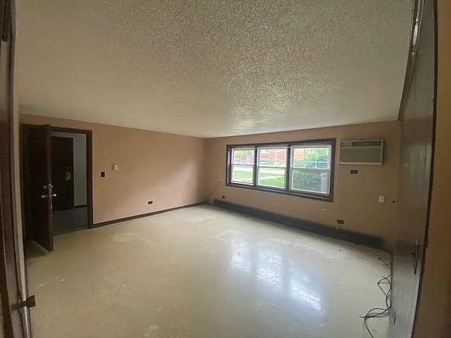 1114 Ash Dr — Photo 2