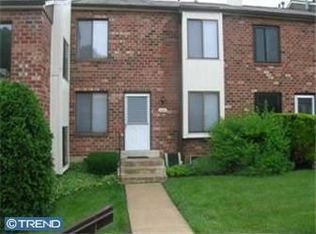 6605 Hilltop Dr, Brookhaven, PA 19015