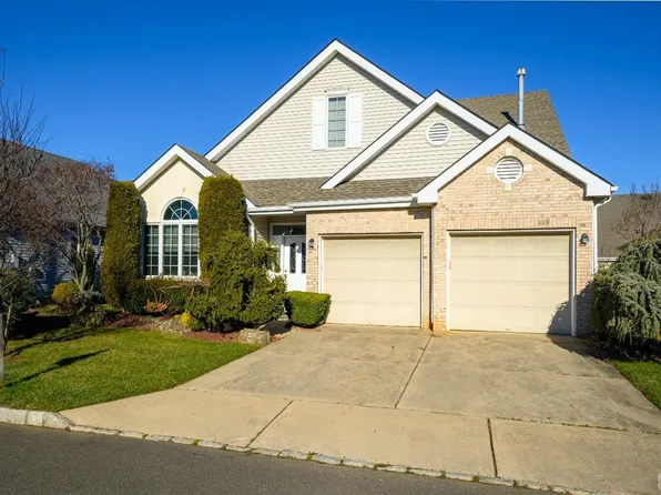 4 Geoffrey Ct, Monroe Township, NJ 08831