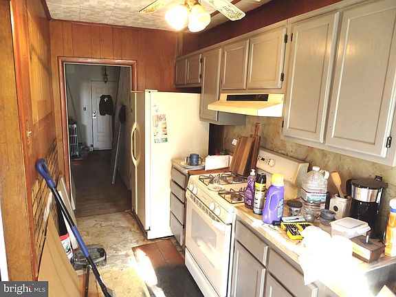 5th image of 803 Bonaparte Ave
