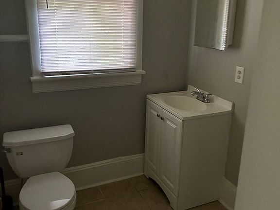 4th image of 600 Devereux St #C