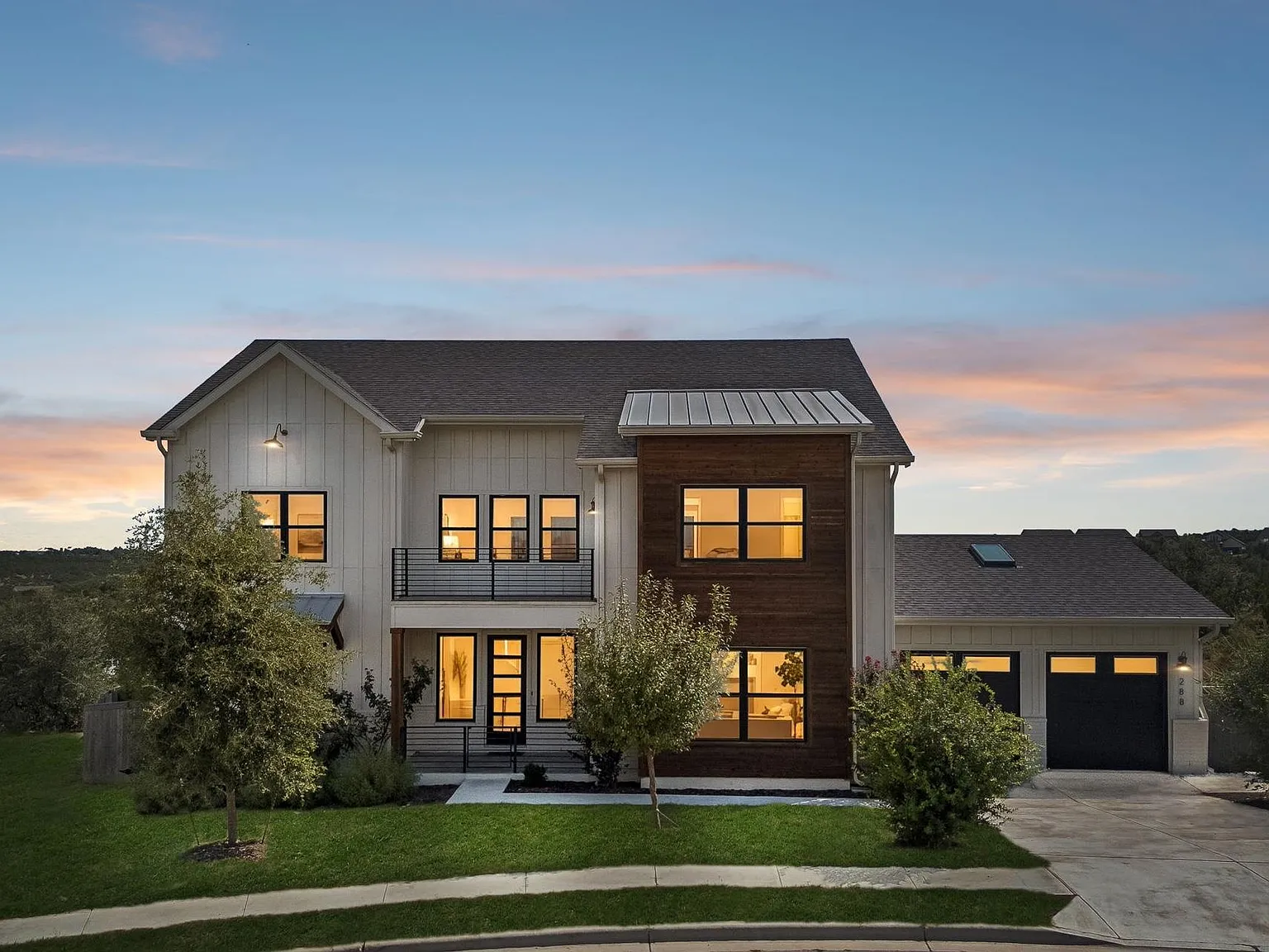 4 bed, 3.5 bath, 3750 sqft, $5,400 — Photo 3
