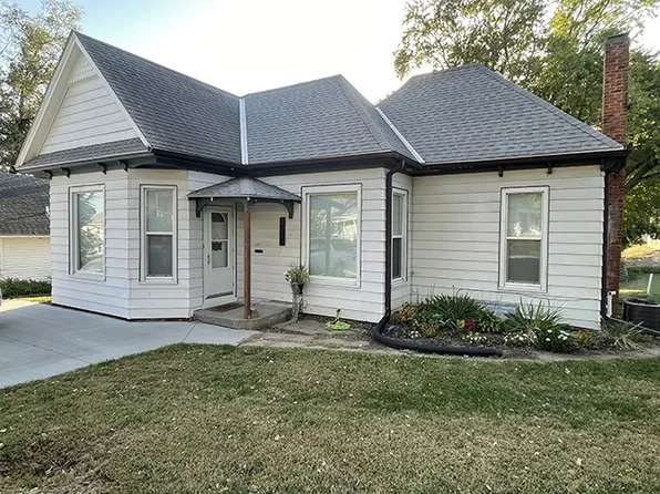 304 N Locust St, Glenwood, IA 51534