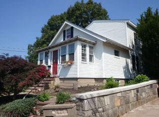 25 Crosstown Ave, West Roxbury, MA 02132