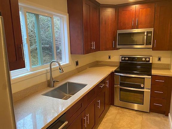3rd image of 1070 Grand Ave #13