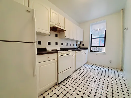 Rented by New York Dwellings LLC | media 13