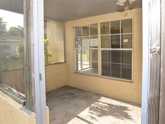 4th image of 10 Villas Ct