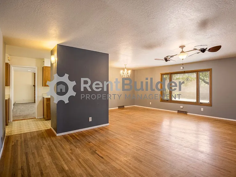 6504 Loftus Ave NE — Photo 8