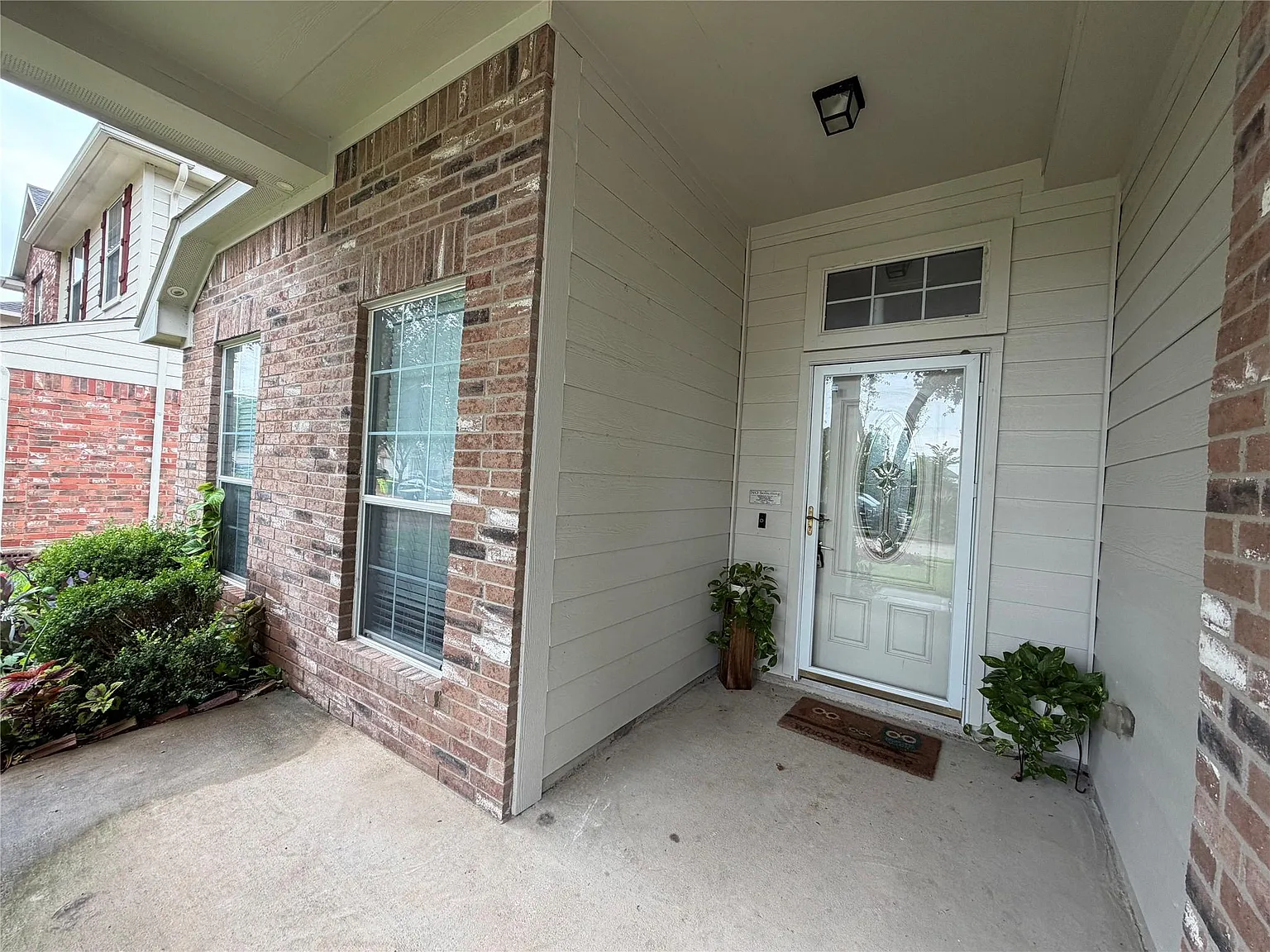 3 bed, 2.0 bath, 1856 sqft, $2,200 — Photo 3