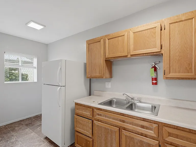 Jefferson Avenue Apartments — Photo 18