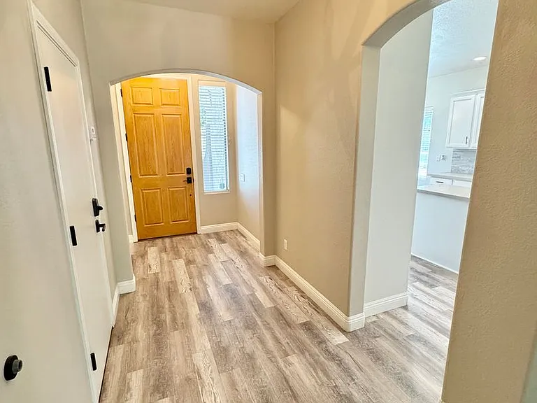 847 E La Costa Pl — Photo 9