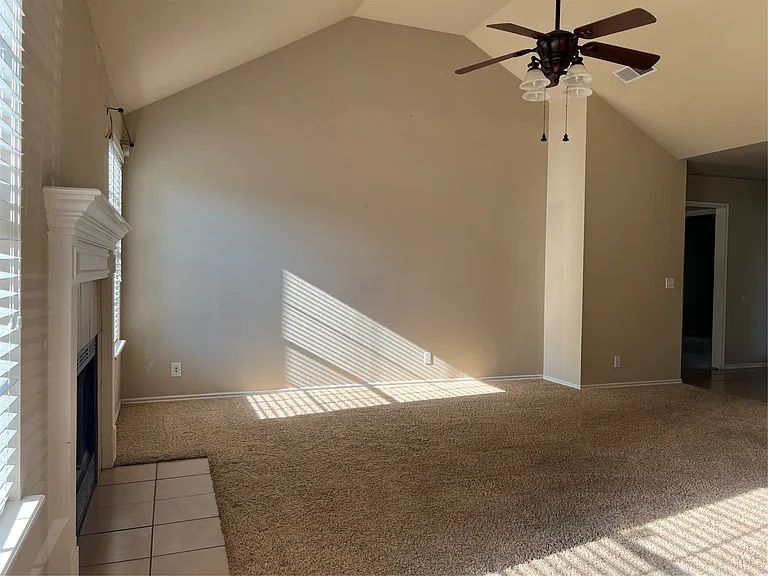 11704 S Gum Ave — Photo 4