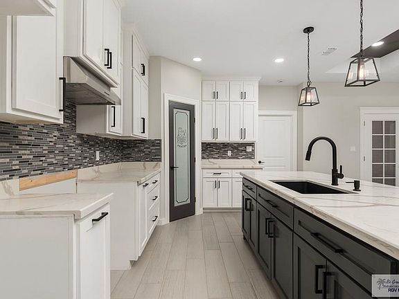 5th image of 576 Mango Ln