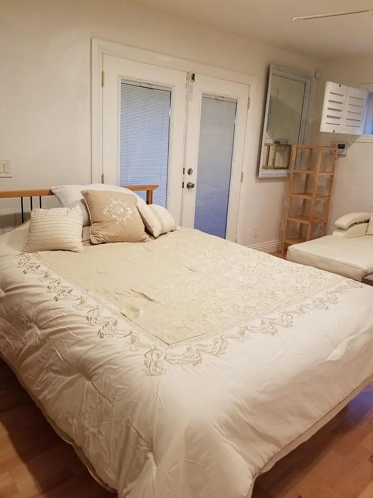 Studio, 500 sqft, $1,950 — Photo 1