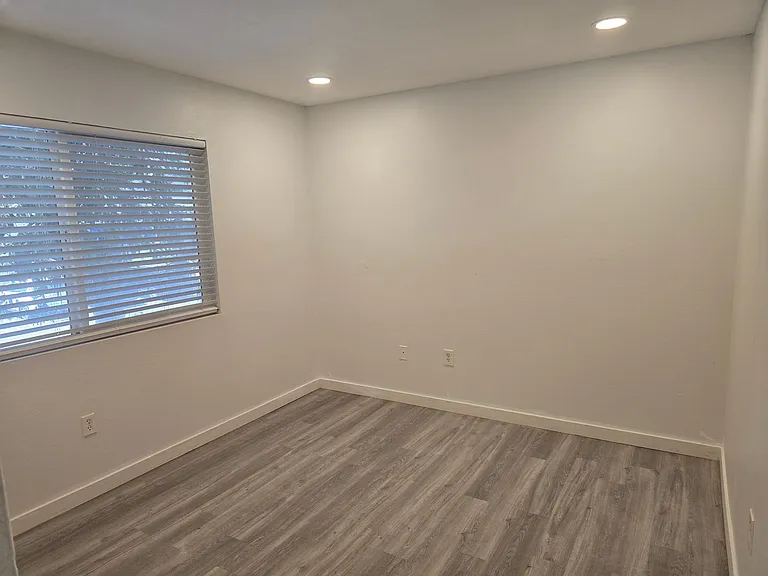 18651 Libra Cir — Photo 43