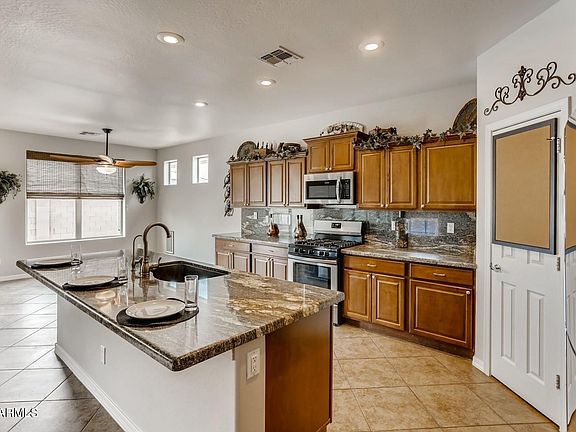 3rd image of 15698 W Glenrosa Ave