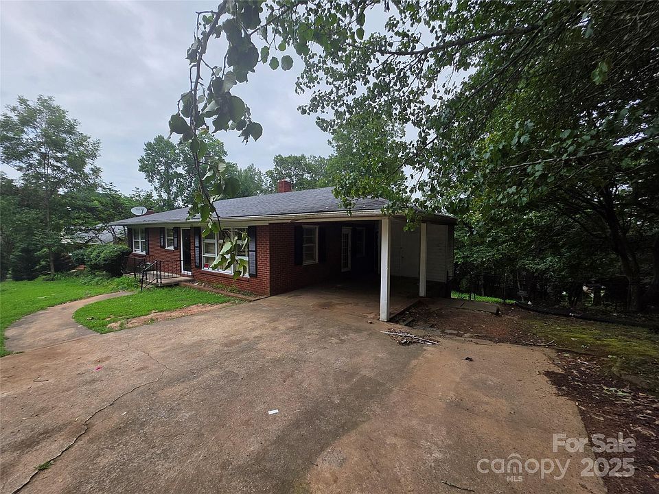 2nd image of 106 N Skyland Dr