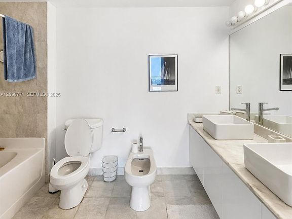 2nd image of 601 NE 36th St APT 3105