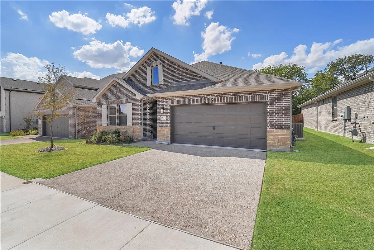 4 bed, 2252 sqft, $2,600 — Photo 3
